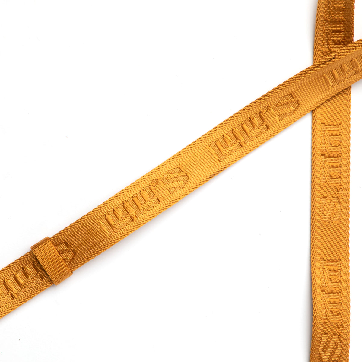 Close-up of Lulu’s from Cali Sand Orange dog leash featuring the signature woven logo detail.