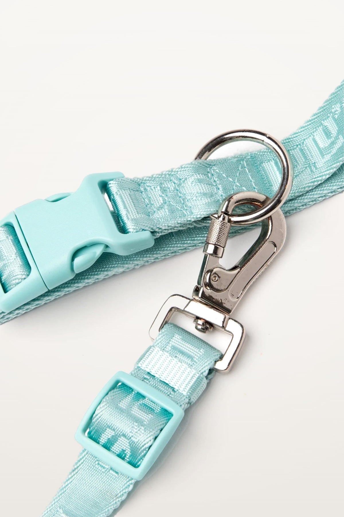 Close-up of Lulu’s from Cali Cali Blue dog leash featuring the adjustable buckle, metal clip, and signature woven logo detail.